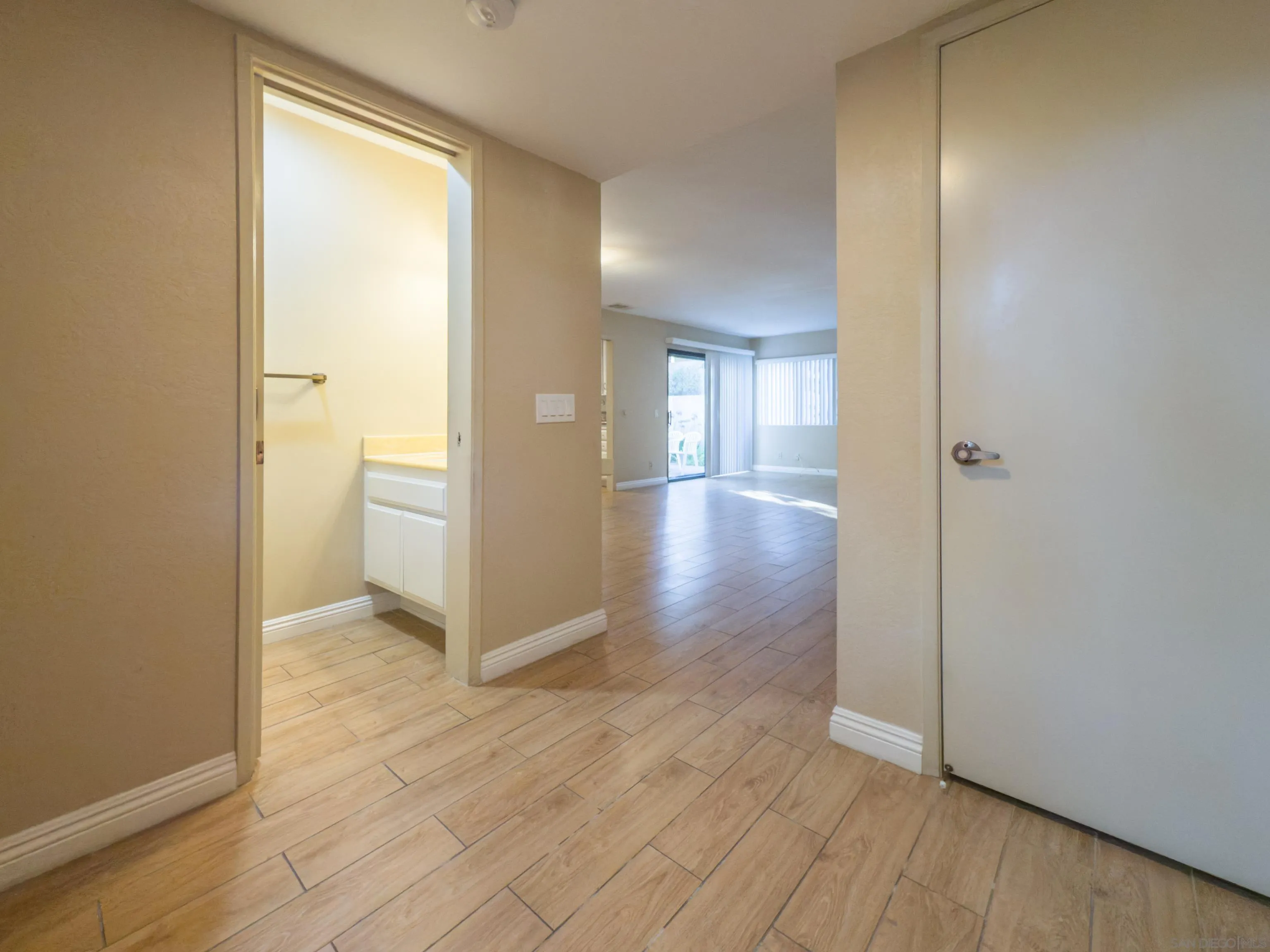 Photo #3: 250035318 Listing 