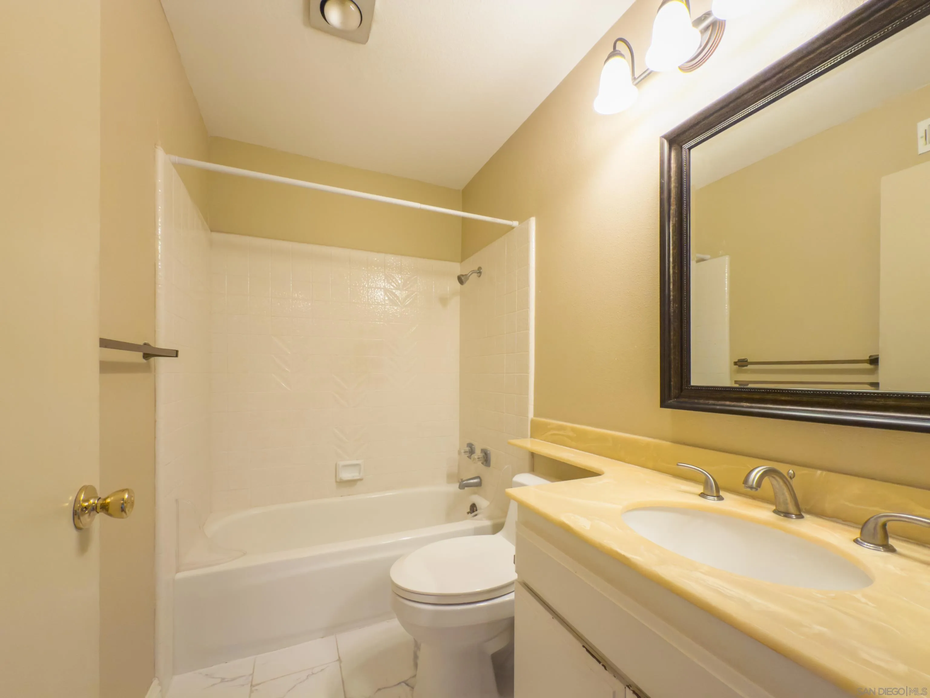 Photo #18: 250035318 Listing: Photo #18