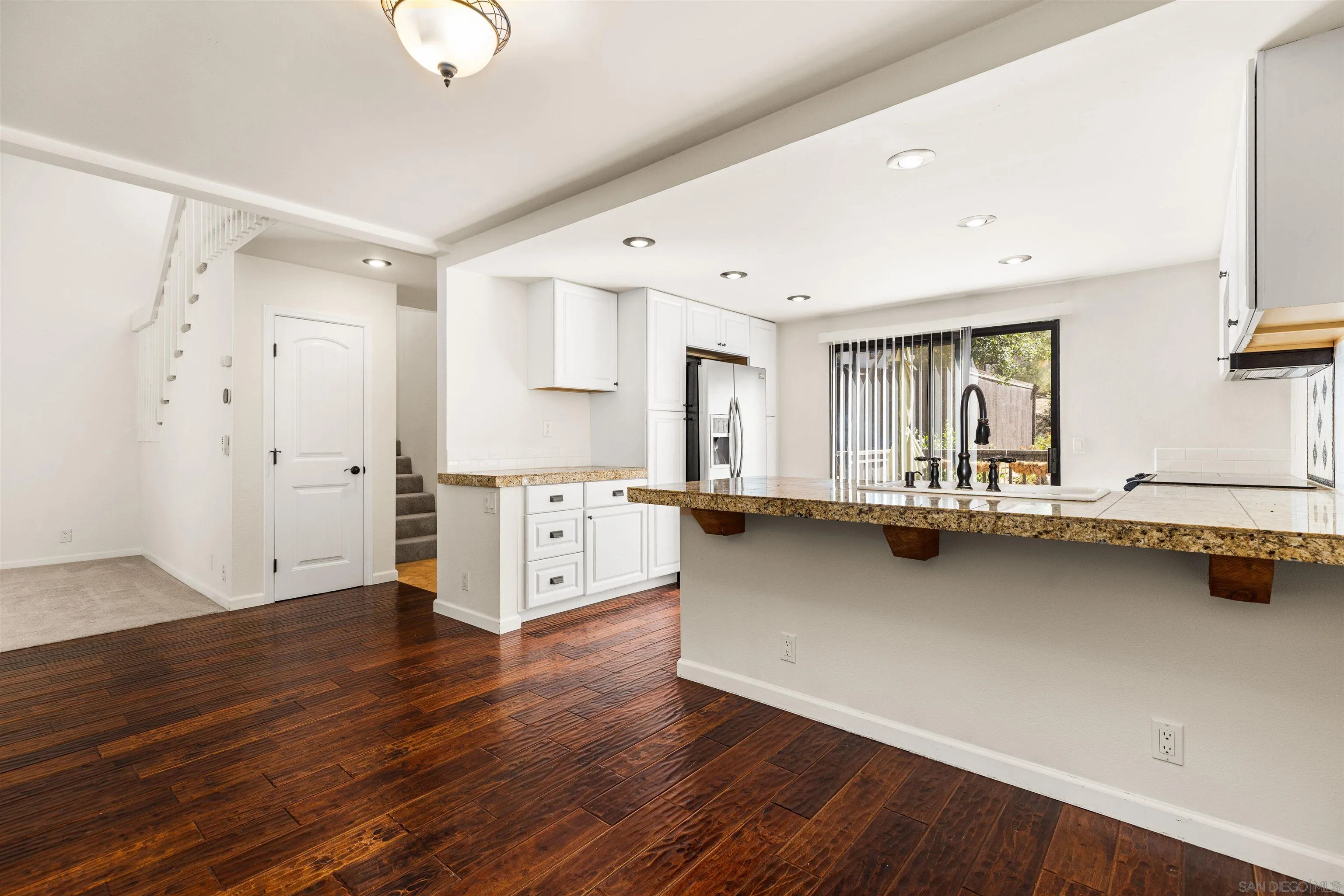 Photo #10: 250035329 Listing: Photo #10