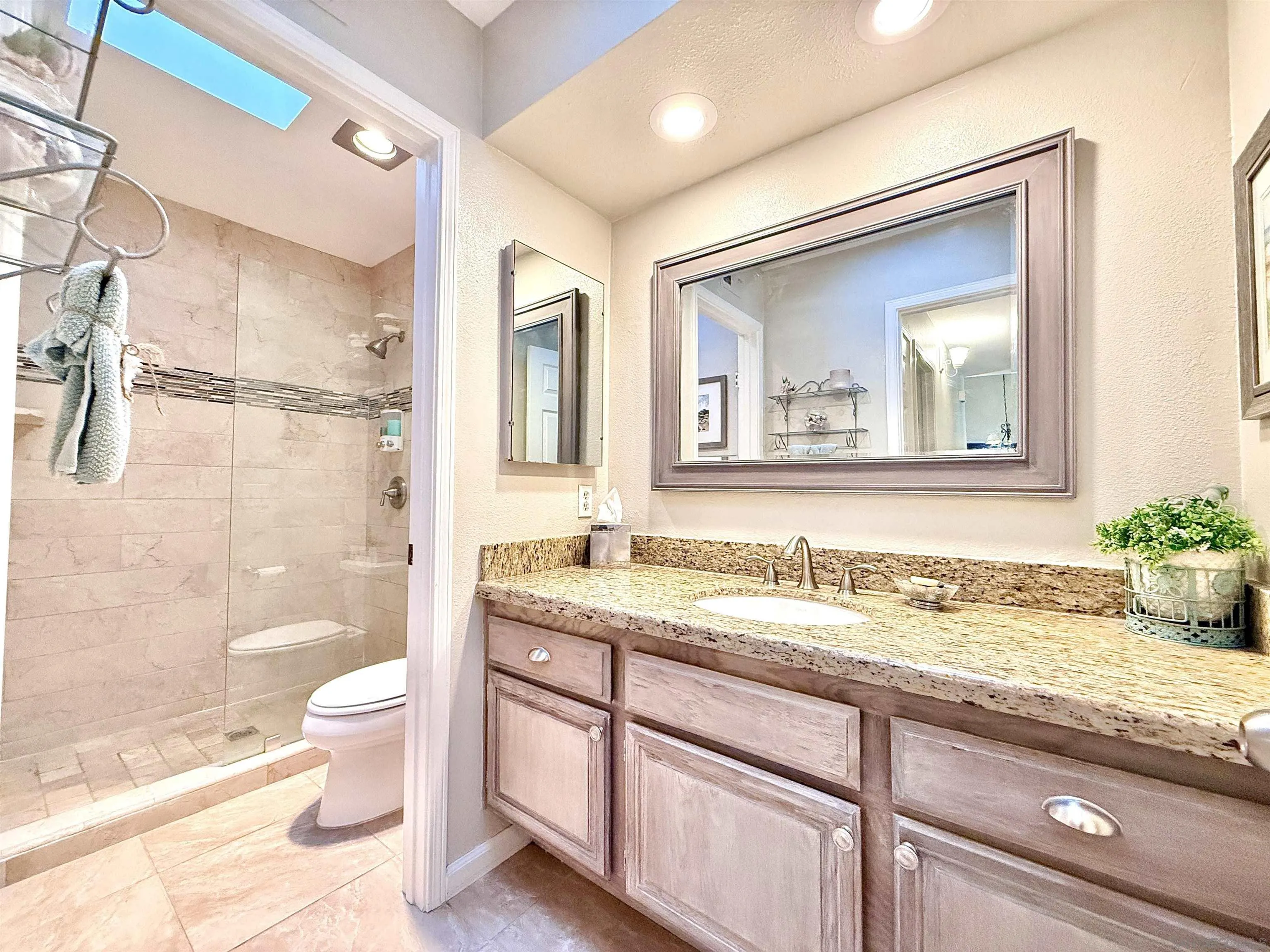 Photo #17: 250035334 Listing: Photo #17