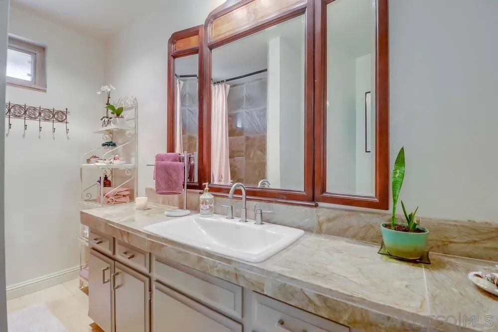 https://cdn.realtyfeed.com/cdn/127/250035338/075097c68c71e34c0477febc39b6b40d.webp