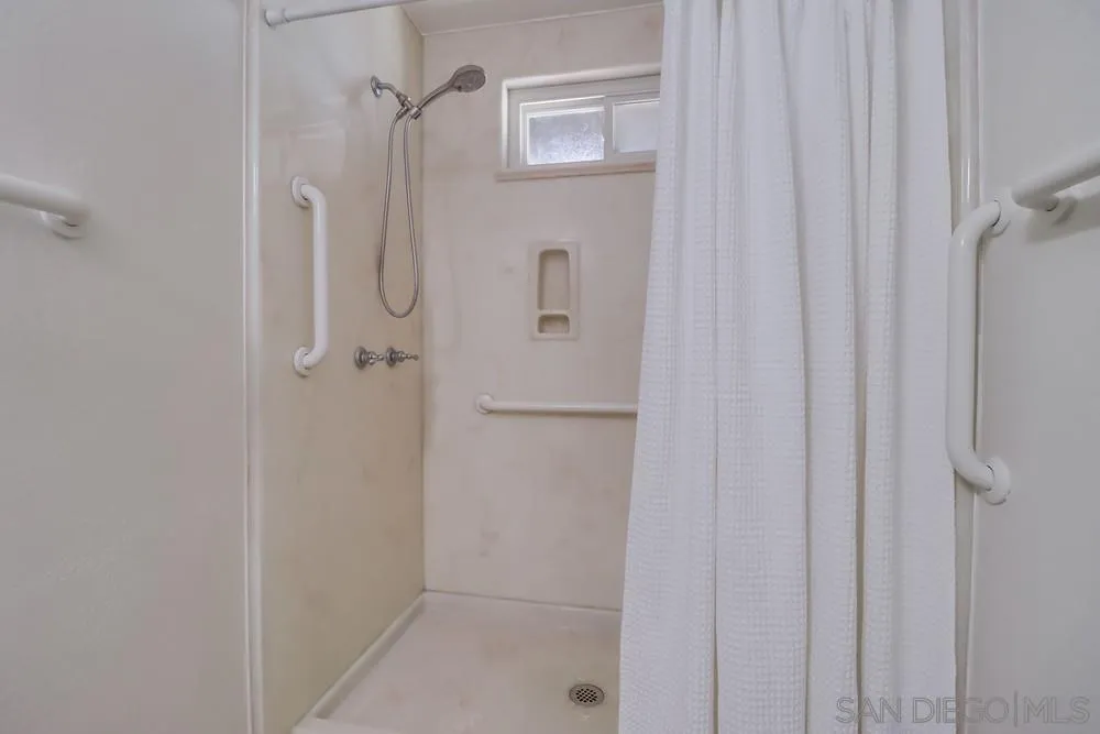https://cdn.realtyfeed.com/cdn/127/250035338/532e915d1f2251f432db73d66704aa51.webp