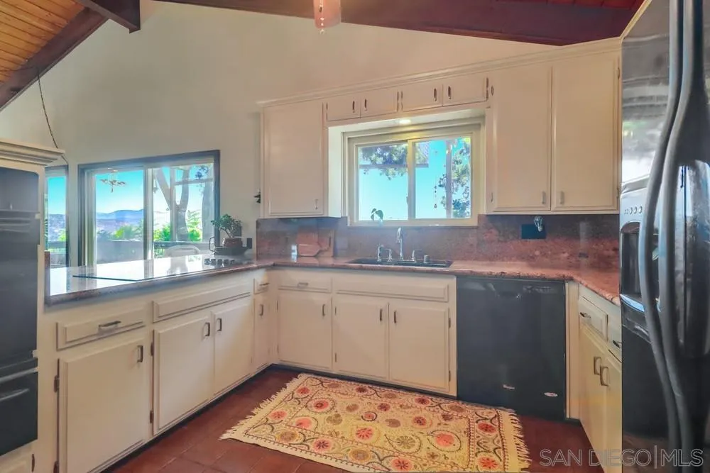 https://cdn.realtyfeed.com/cdn/127/250035338/60c273e2f879a09edb4bfc77dbd57ed5.webp