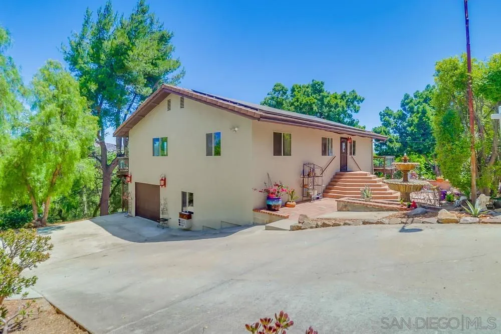 https://cdn.realtyfeed.com/cdn/127/250035338/698eaba2a5d28cffb34af2b45c059ecd.webp