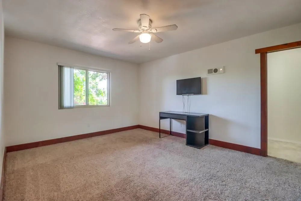 https://cdn.realtyfeed.com/cdn/127/250035338/70516a7c159cb8638ef564aaeabb9c08.webp