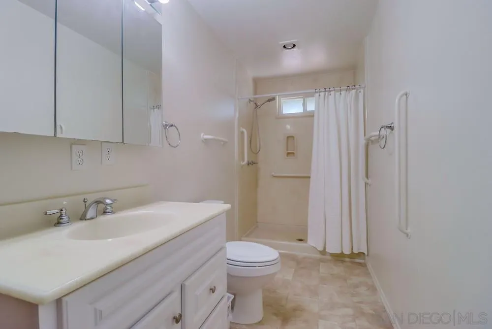 https://cdn.realtyfeed.com/cdn/127/250035338/ab6d638a16d5820271b0947464bc31e0.webp
