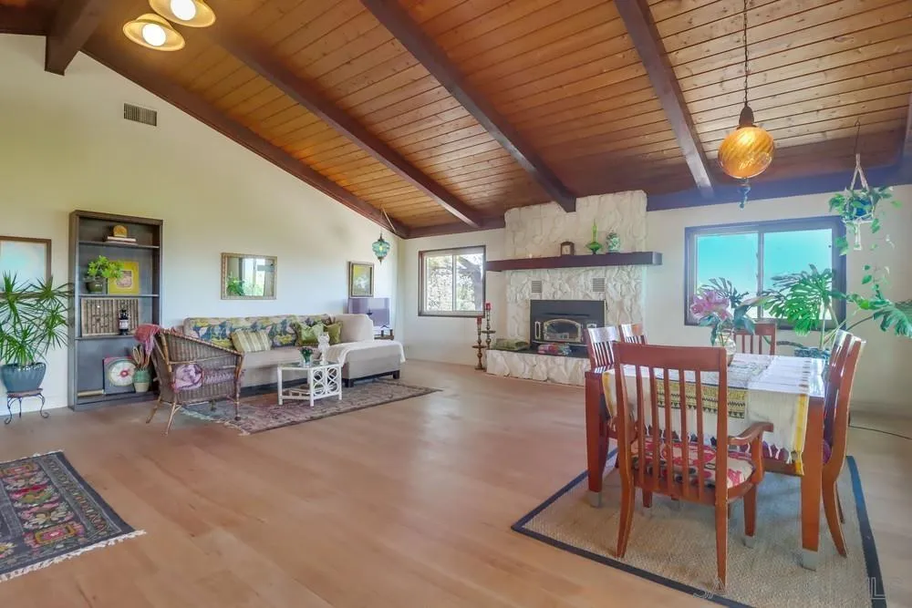 https://cdn.realtyfeed.com/cdn/127/250035338/c470d4ff03b0bd10e4a9073c61eb1d8c.webp