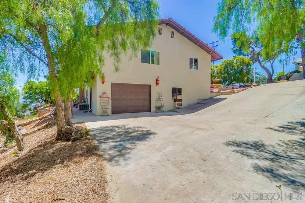 https://cdn.realtyfeed.com/cdn/127/250035338/c984ec41c634ce8681f233693507be5f.webp