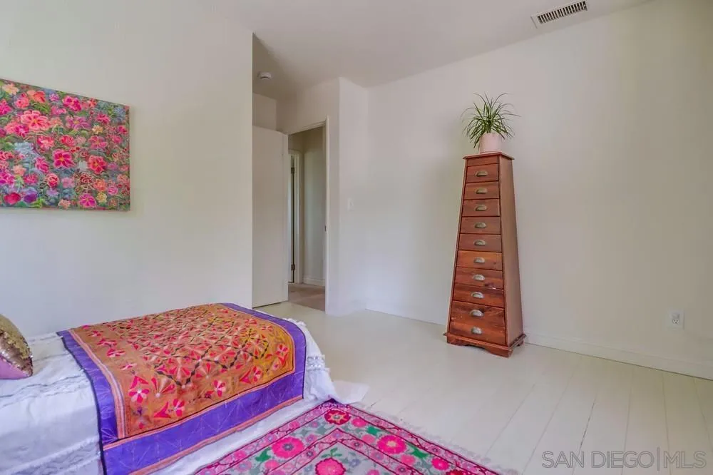 https://cdn.realtyfeed.com/cdn/127/250035338/cde12d17805f068211db8356cc2530c1.webp