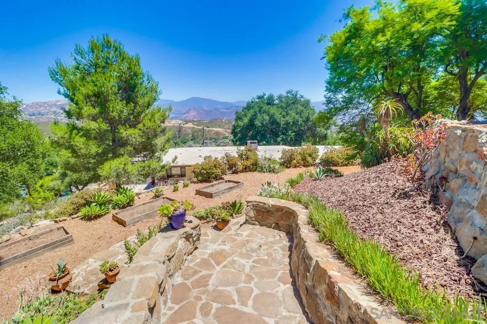 https://cdn.realtyfeed.com/cdn/127/250035338/ea8c29f72795fa6d0fa9699935d6c0b1.webp