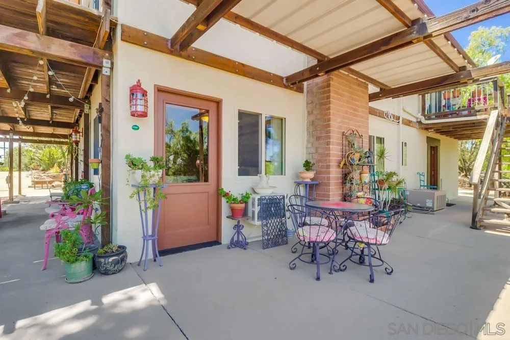 https://cdn.realtyfeed.com/cdn/127/250035338/f3de4248ff1e60eb8539bc4cd6c7540d.webp