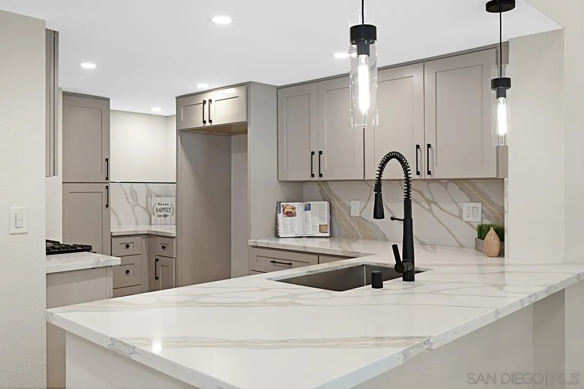 Photo #11: 250035340 Listing: Photo #11