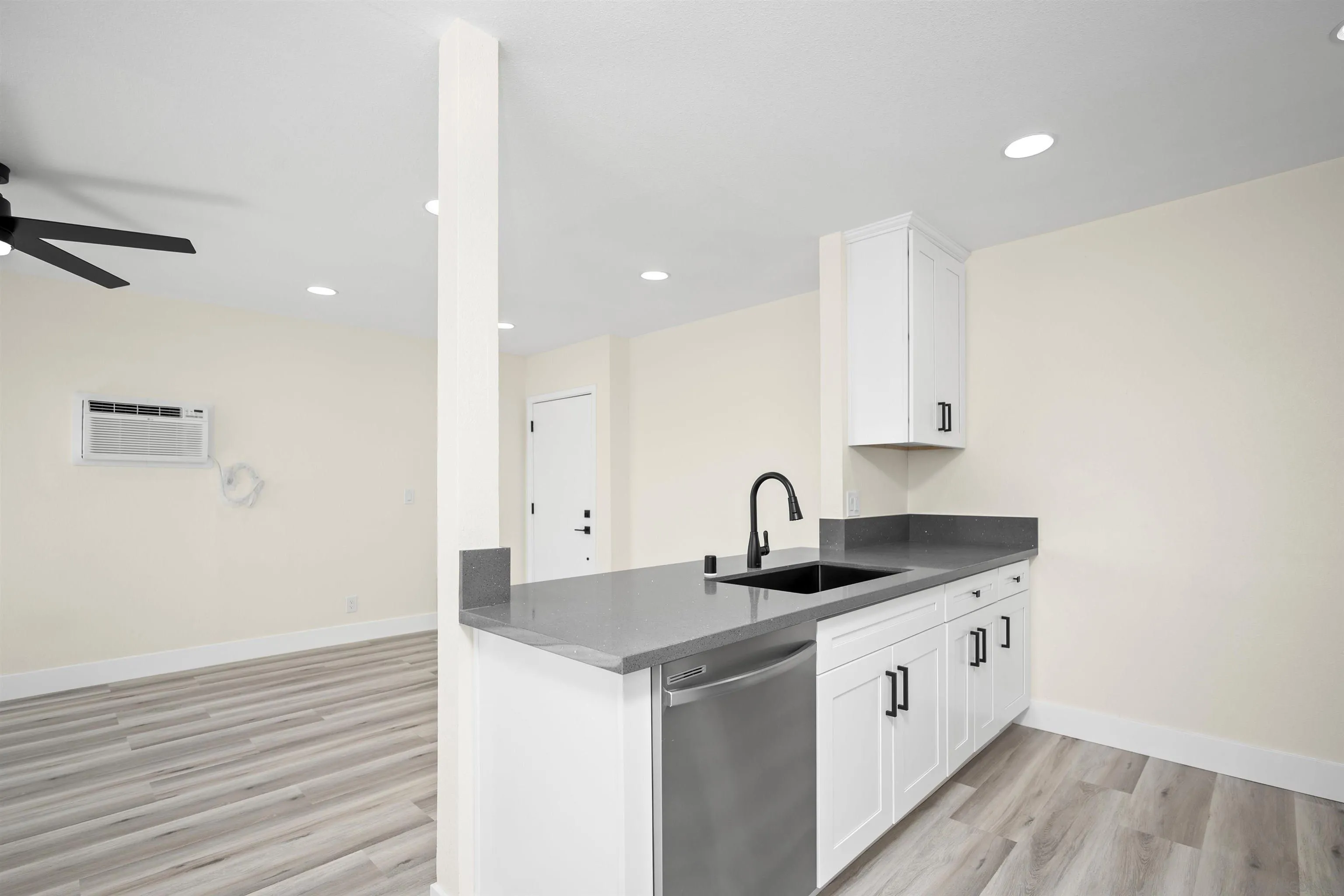 Photo #11: 250035342 Listing: Photo #11