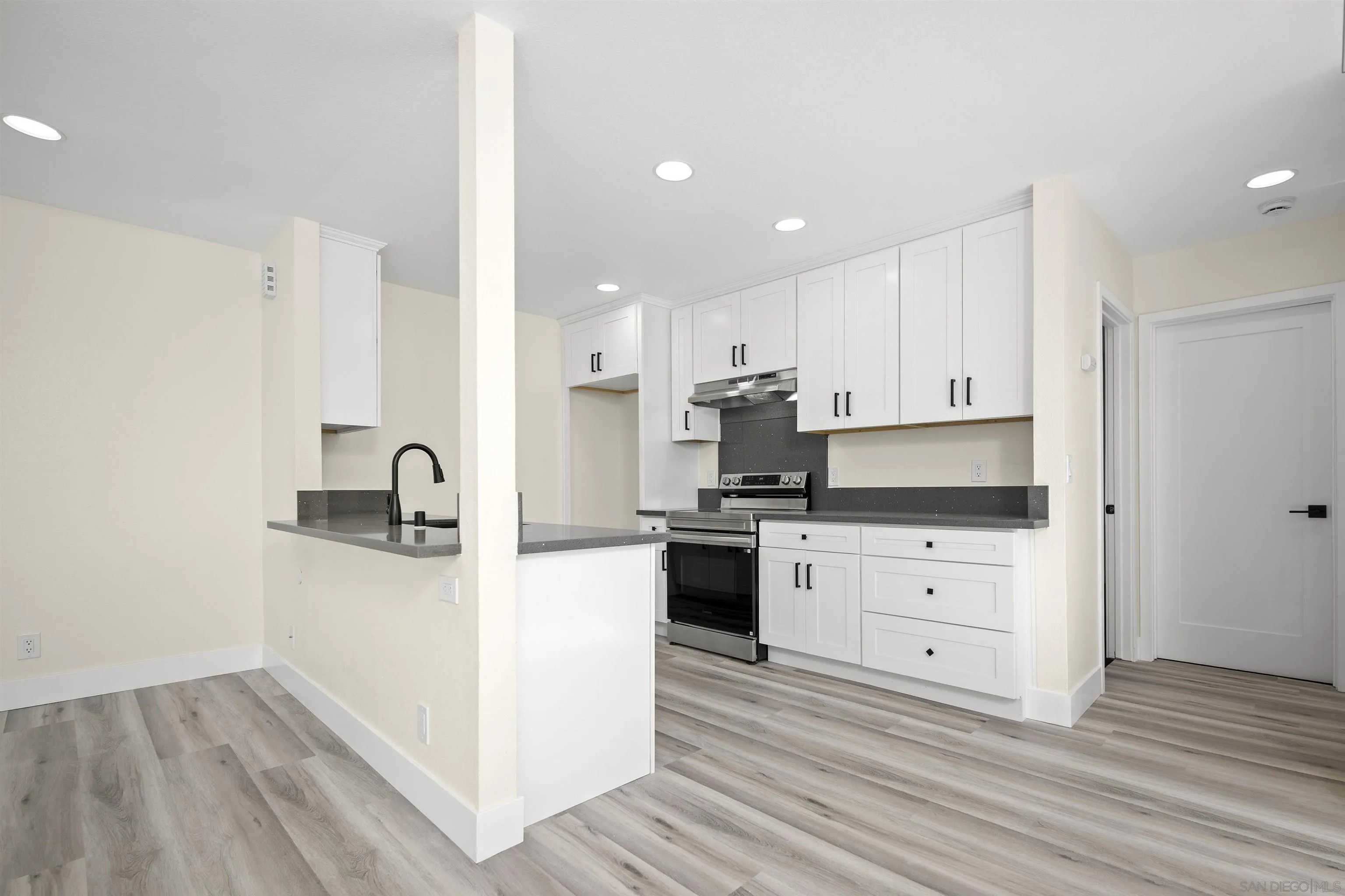 Photo #8: 250035342 Listing: Photo #8