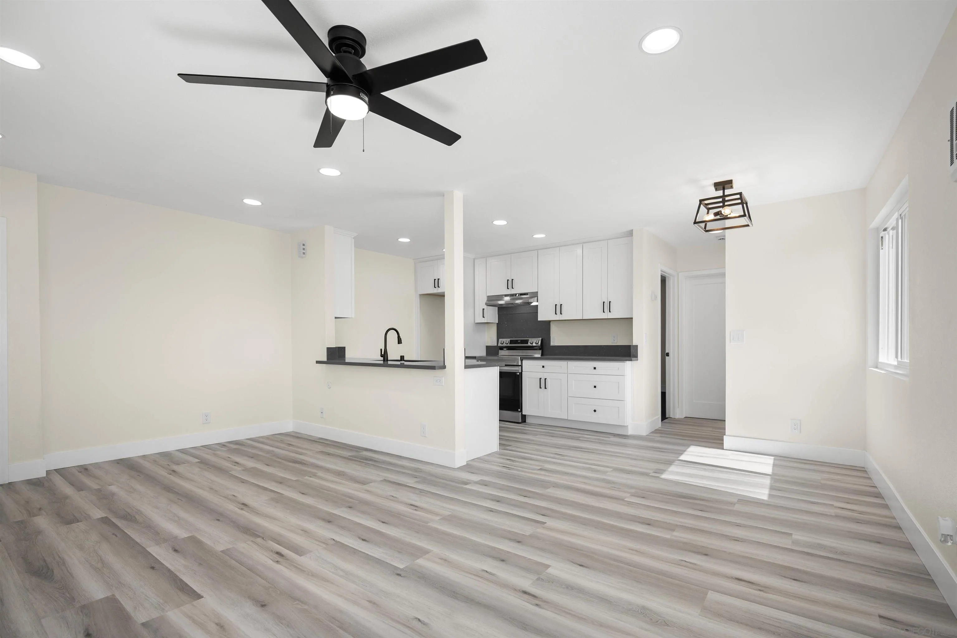 Photo #7: 250035342 Listing: Photo #7