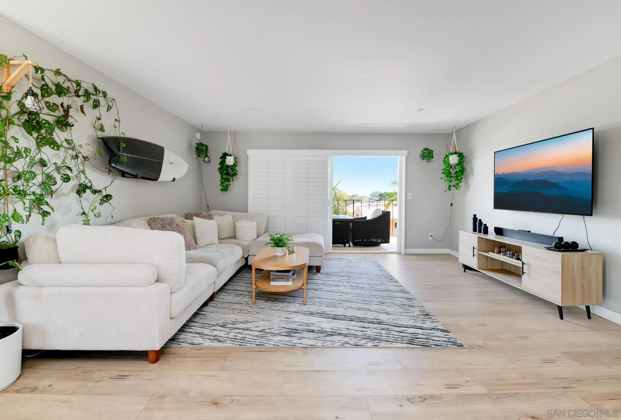 Photo #2: 250035348 Listing 