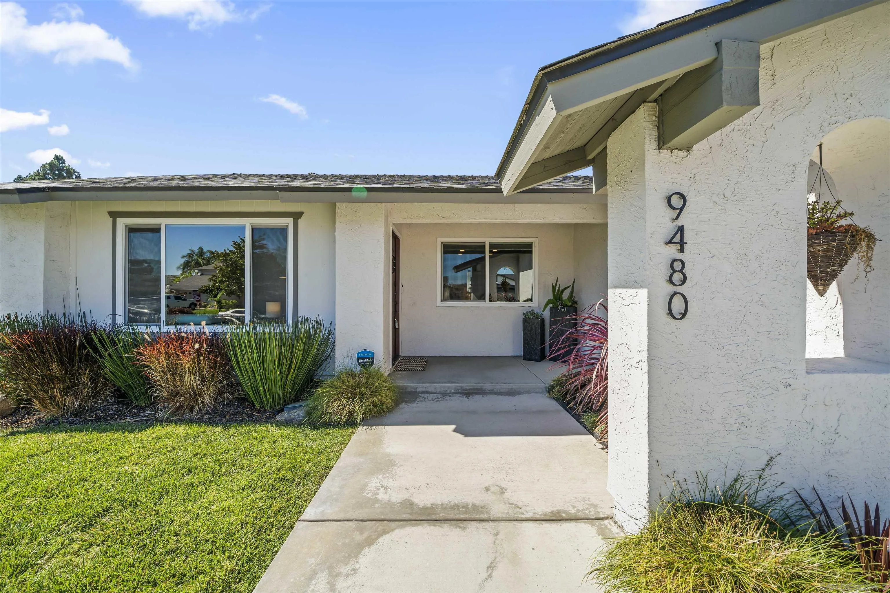 https://cdn.realtyfeed.com/cdn/127/250035365/04efca73903bff1261d78359db3796e4.webp
