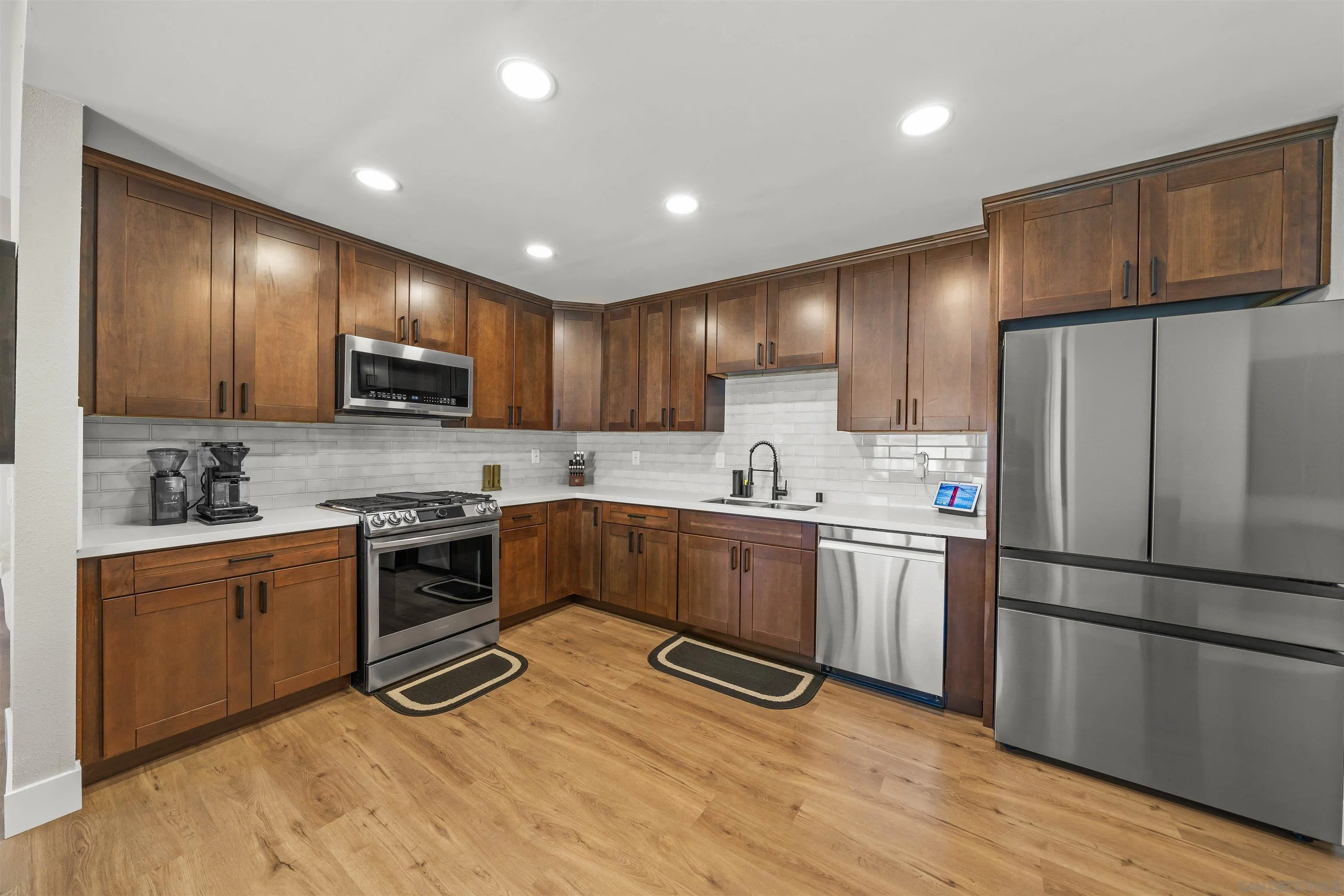 https://cdn.realtyfeed.com/cdn/127/250035365/130798411c14a20e77449cffeeb0abd4.webp