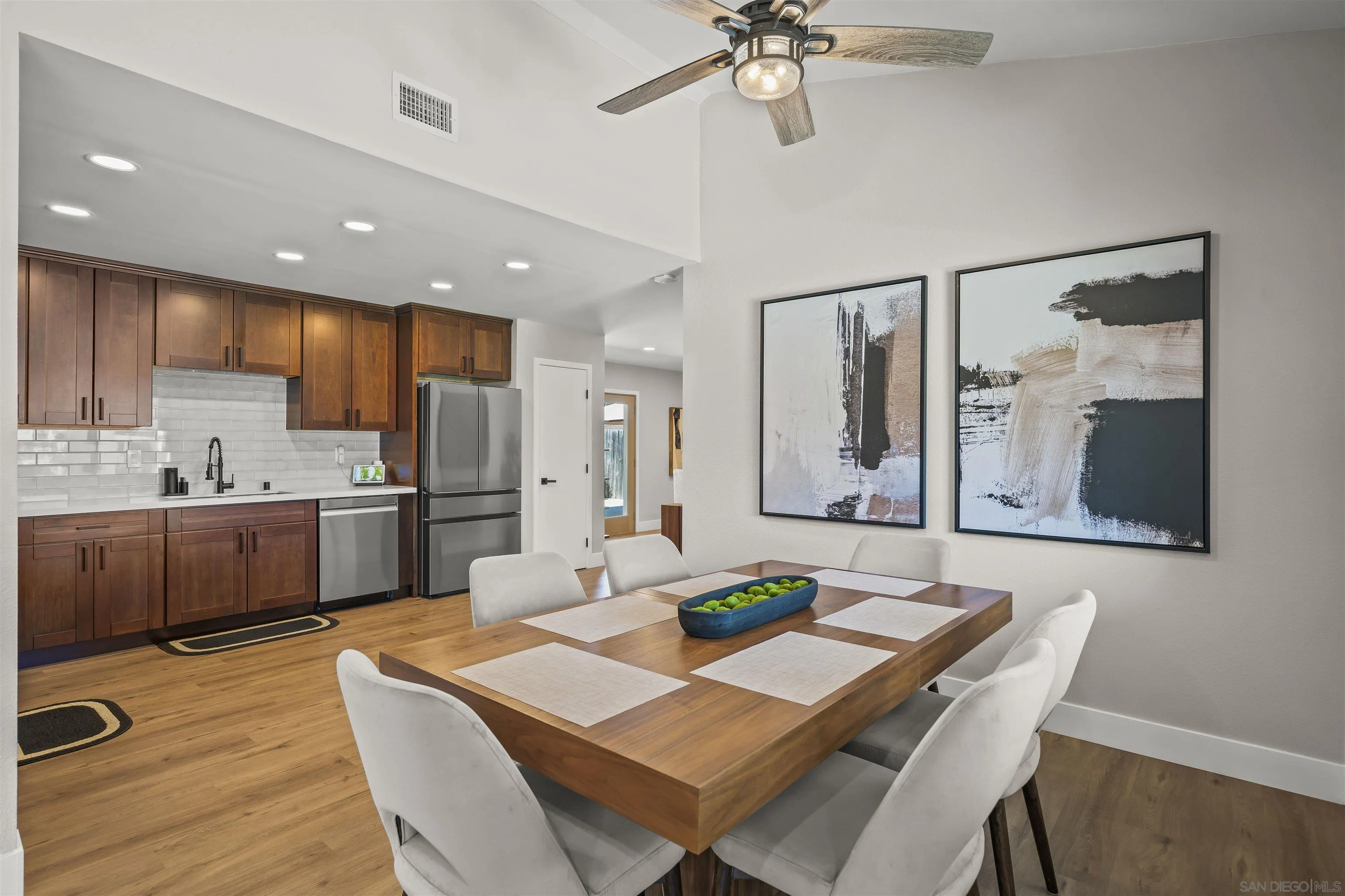 https://cdn.realtyfeed.com/cdn/127/250035365/d8628966cfca3854bf94c5e16ed93b64.webp
