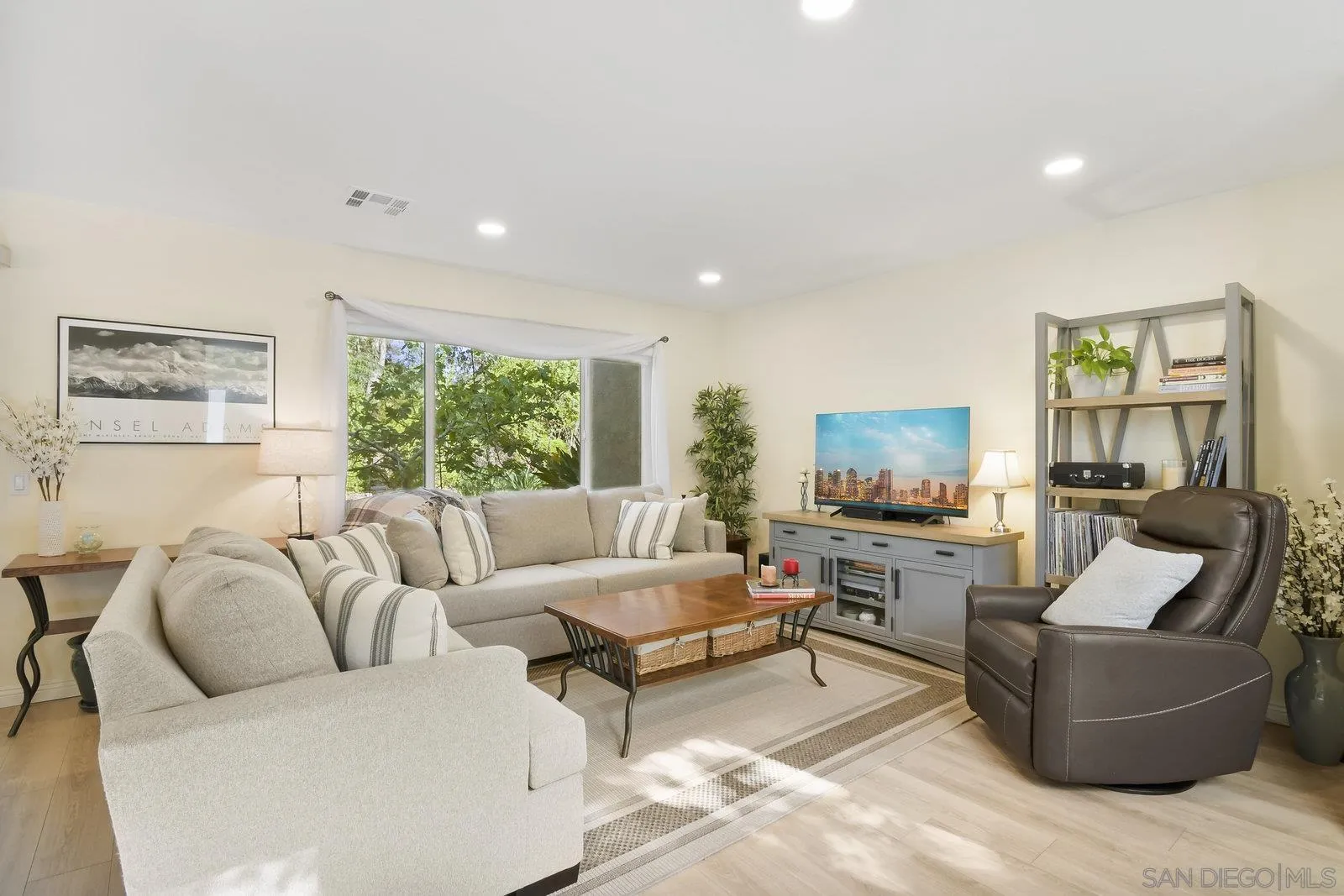Photo #5: 250035399 Listing 