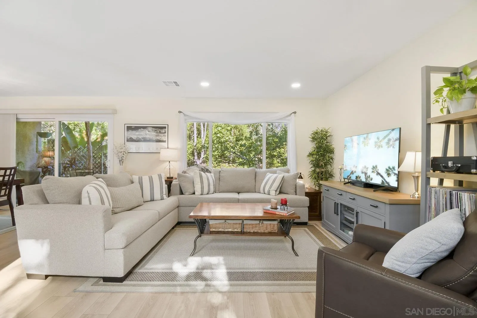 Photo #2: 250035399 Listing 