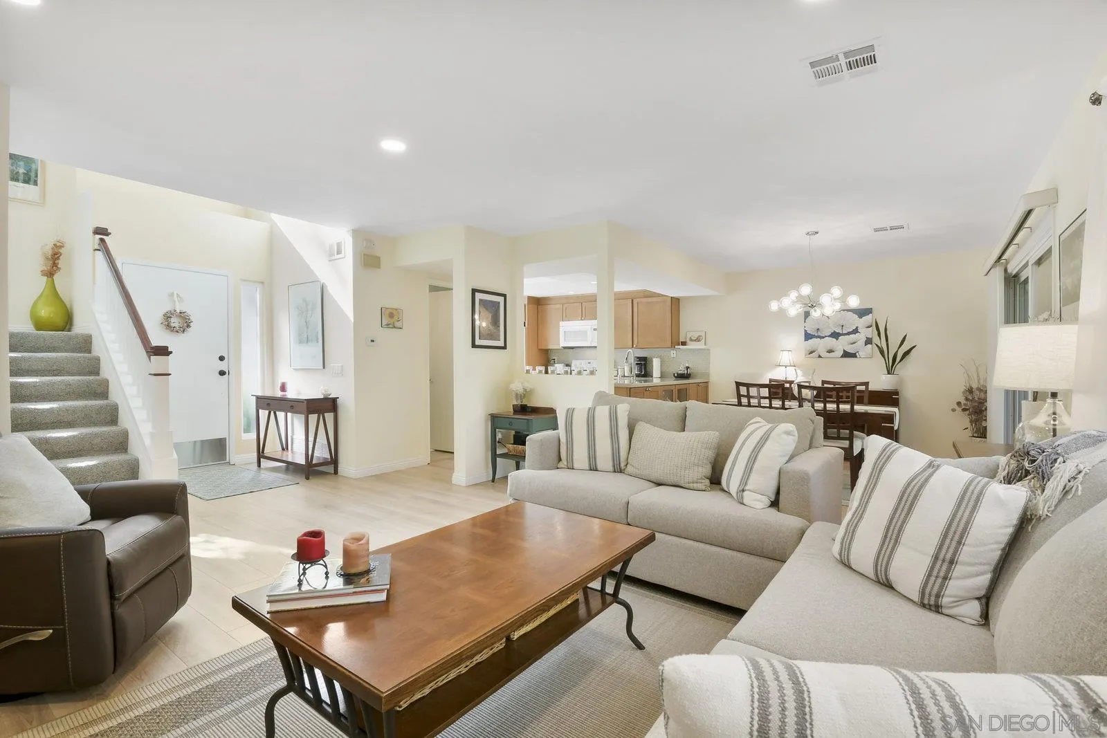 Photo #4: 250035399 Listing 