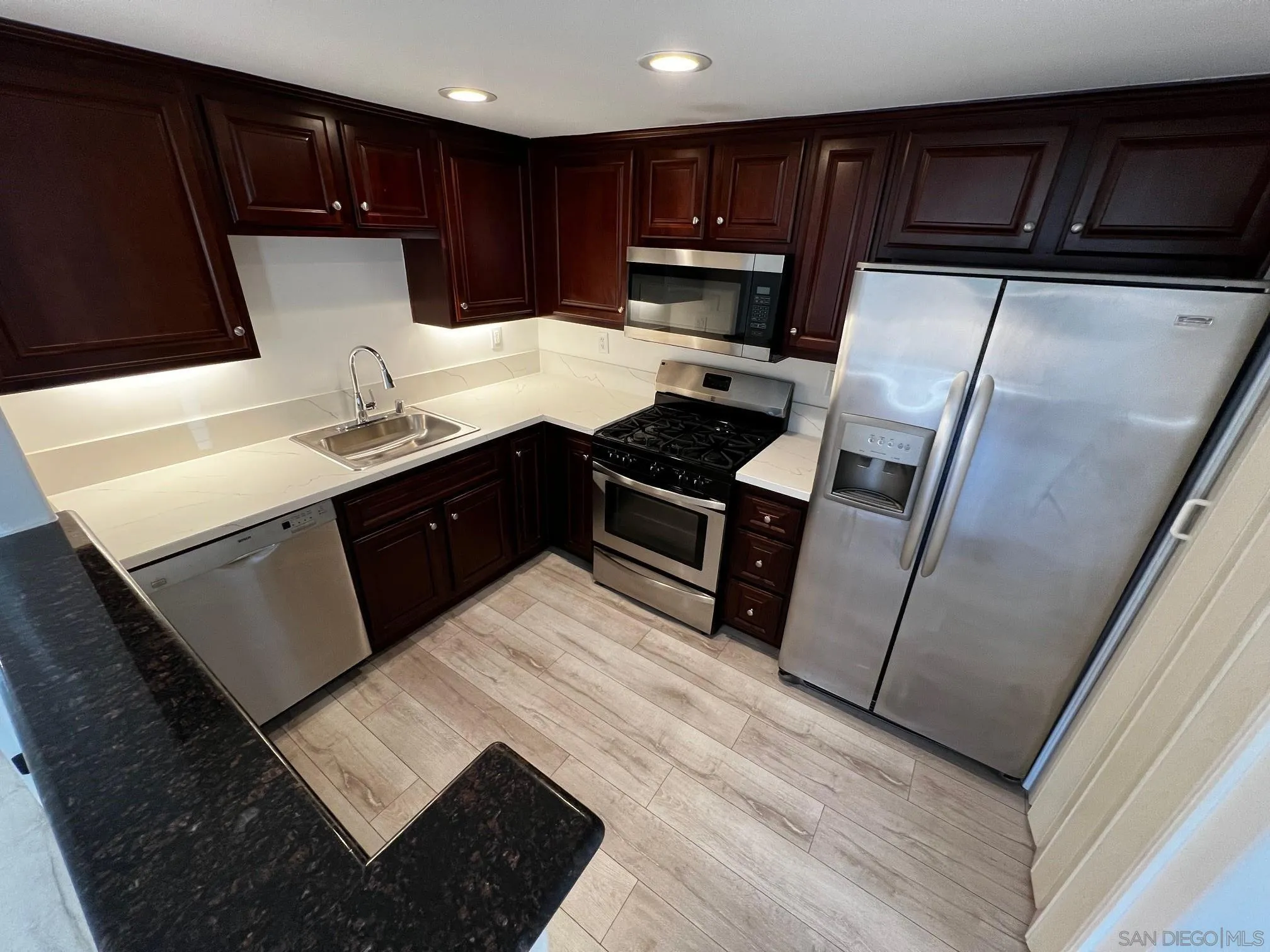 Photo #2: 250035413 Listing 