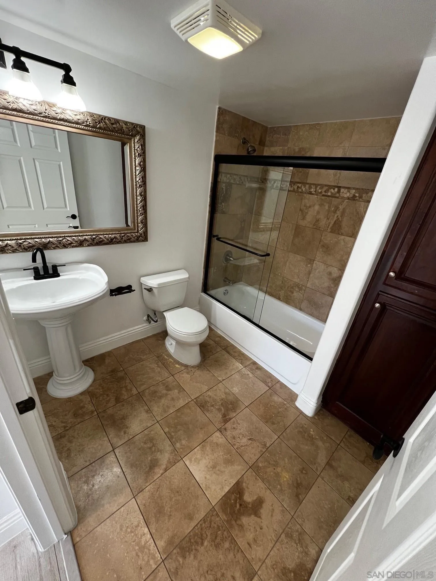 Photo #9: 250035413 Listing: Photo #9