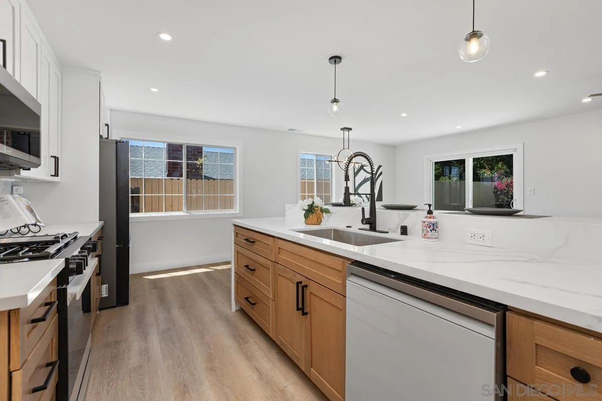 https://cdn.realtyfeed.com/cdn/127/250035424/4f86b59337cc488d843f107b86cc2ceb.webp