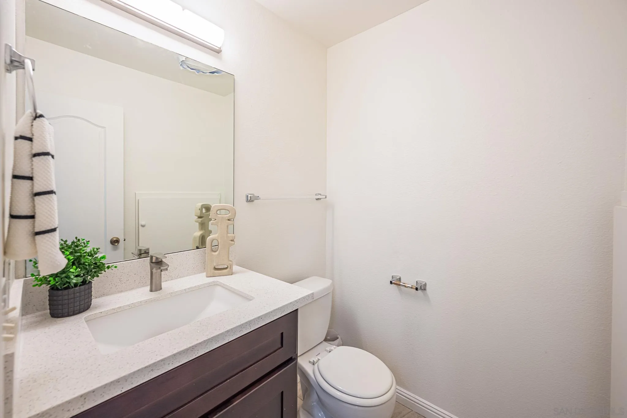 Photo #6: 250035428 Listing 