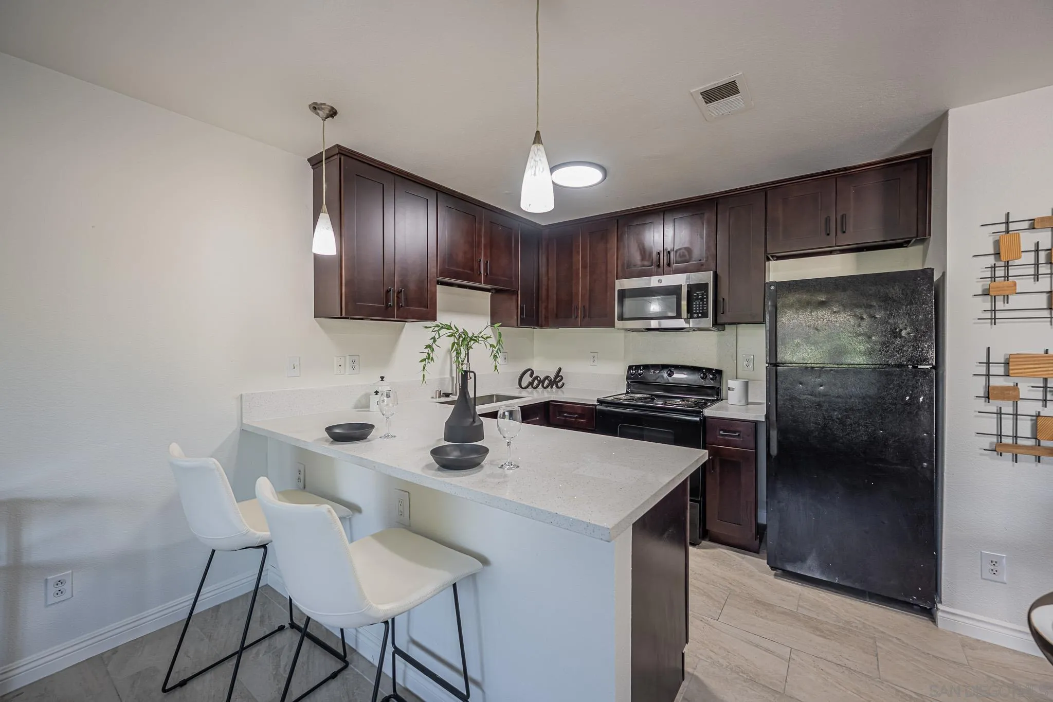 Photo #2: 250035428 Listing 