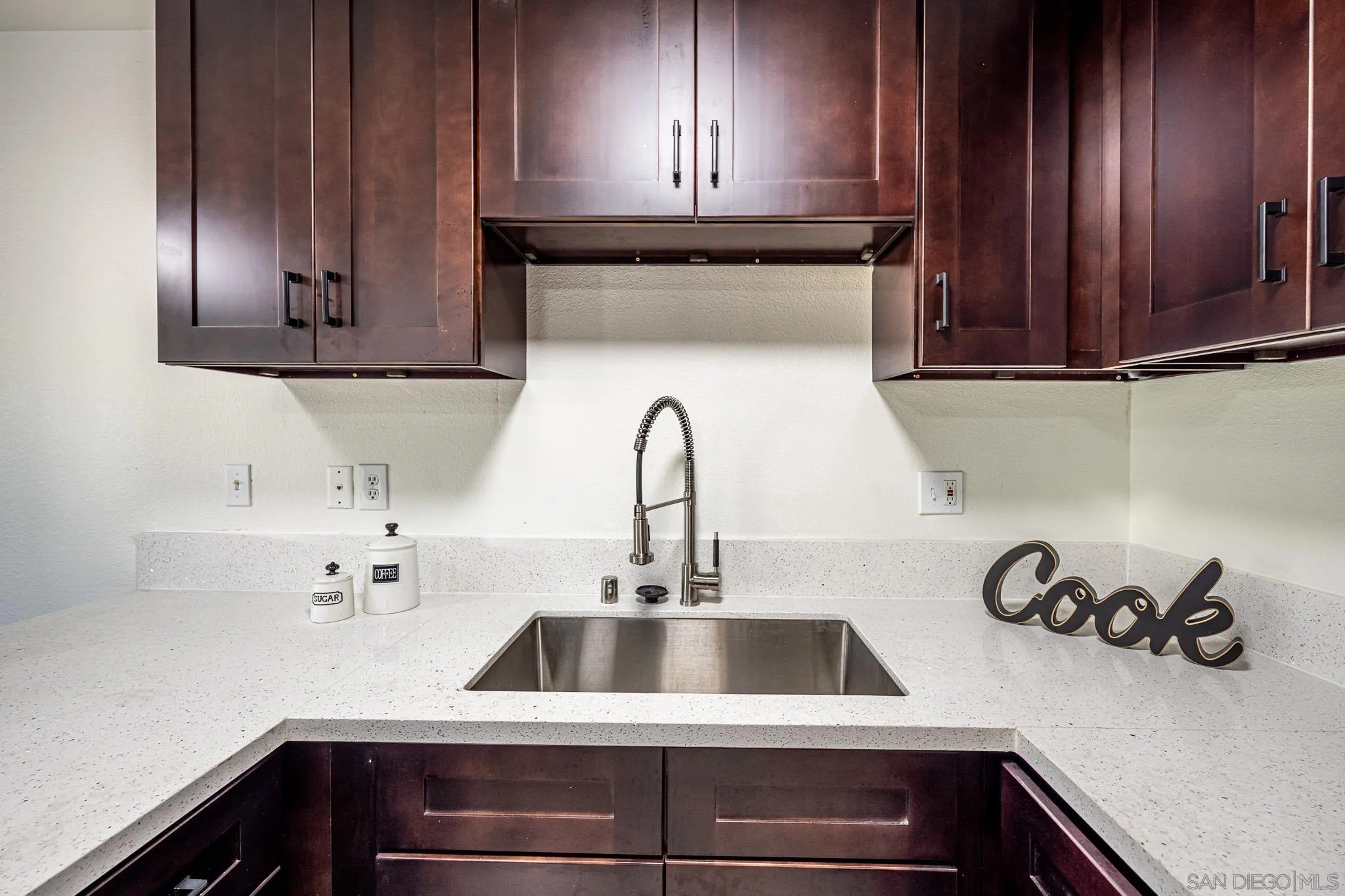 Photo #3: 250035428 Listing 