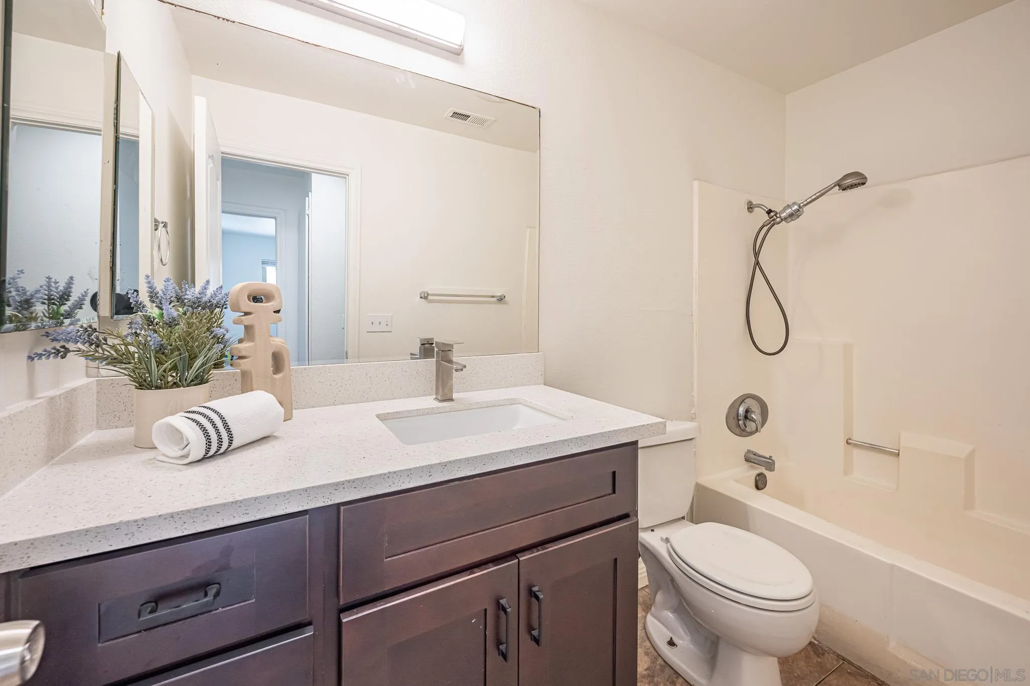 Photo #9: 250035428 Listing: Photo #9