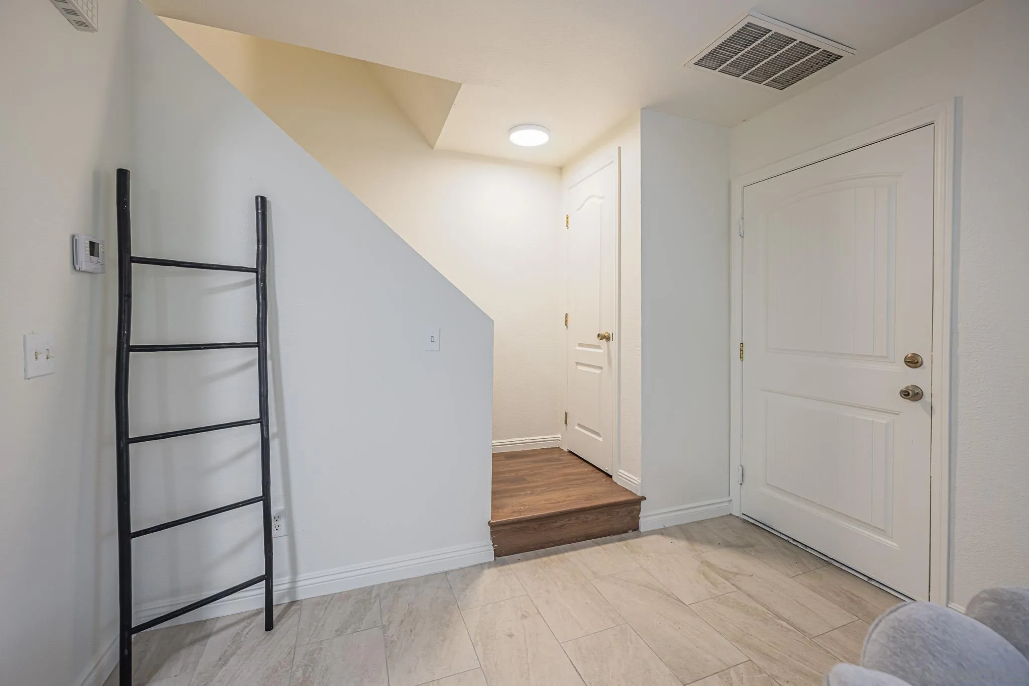 Photo #4: 250035428 Listing 