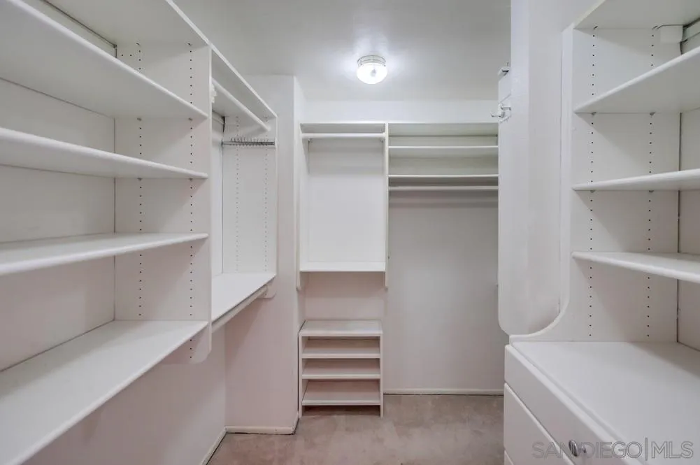 https://cdn.realtyfeed.com/cdn/127/250035430/6bae2f3e753d1c6799a633ce960af3bd.webp