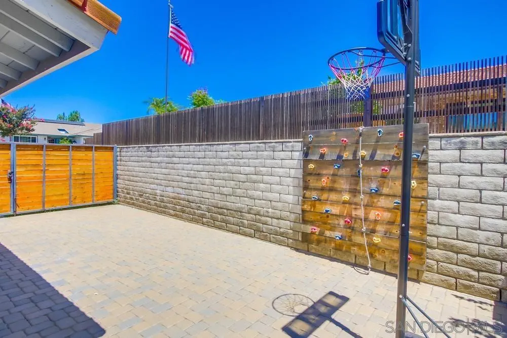 https://cdn.realtyfeed.com/cdn/127/250035430/a2ea01604a82d12391620f349df100ab.webp