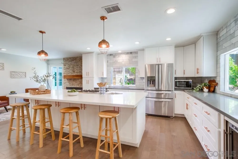 https://cdn.realtyfeed.com/cdn/127/250035430/bf579ff84267d1d0d5a0419bd22ba43e.webp
