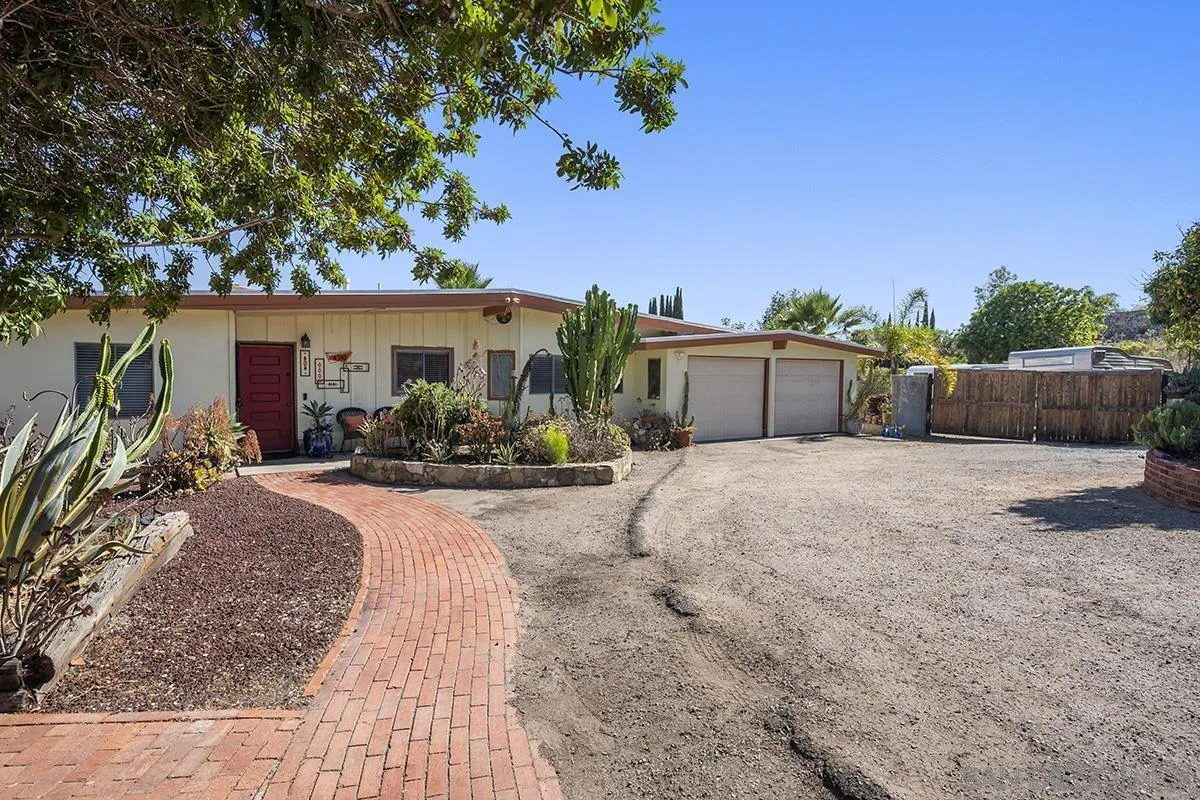 https://cdn.realtyfeed.com/cdn/127/250035438/b1e6ae921d464d60d7545e001e7ead87.webp