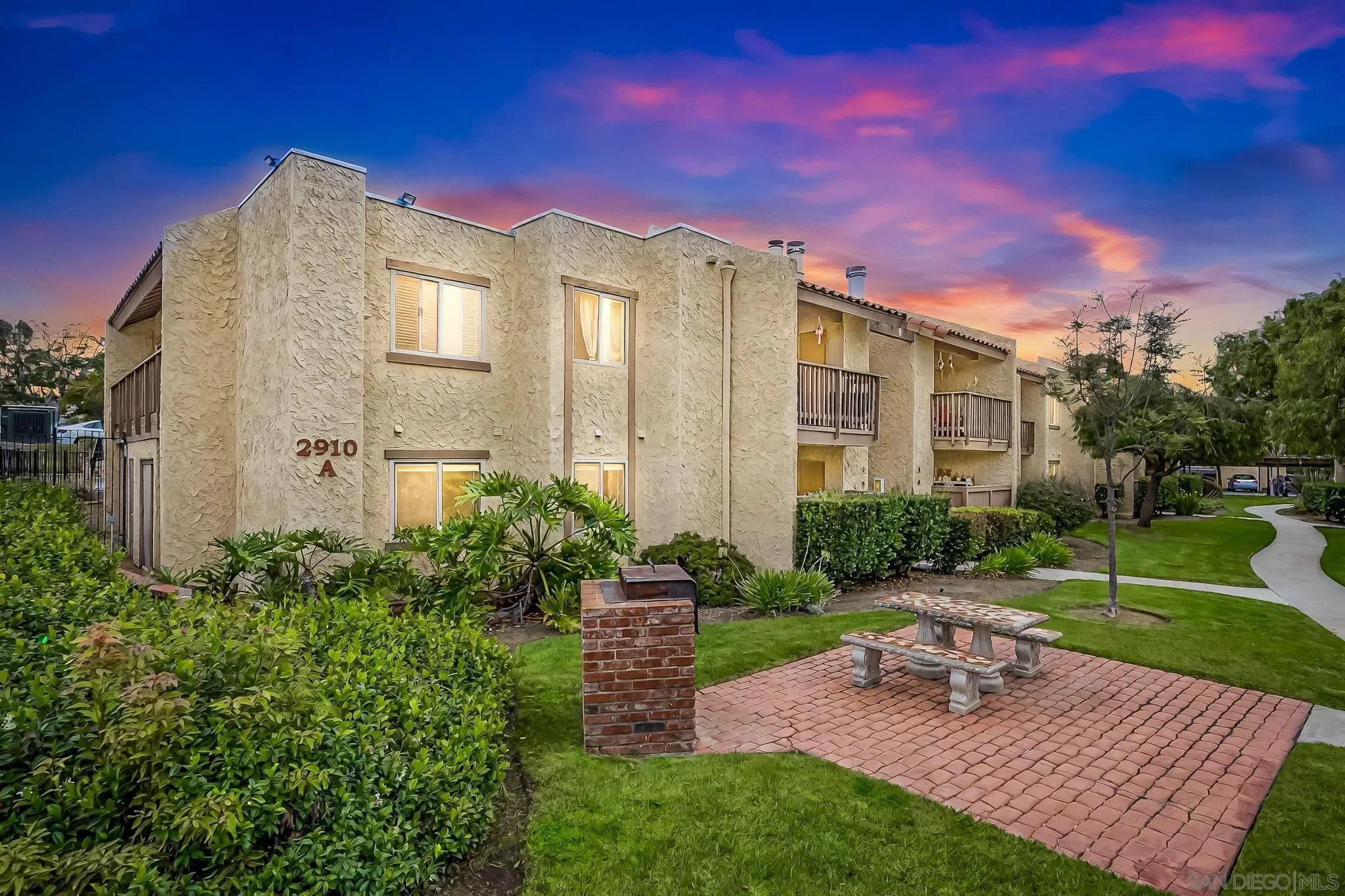More Details about MLS # 250035439 : 2910 ALTA VIEW DR UNIT 105