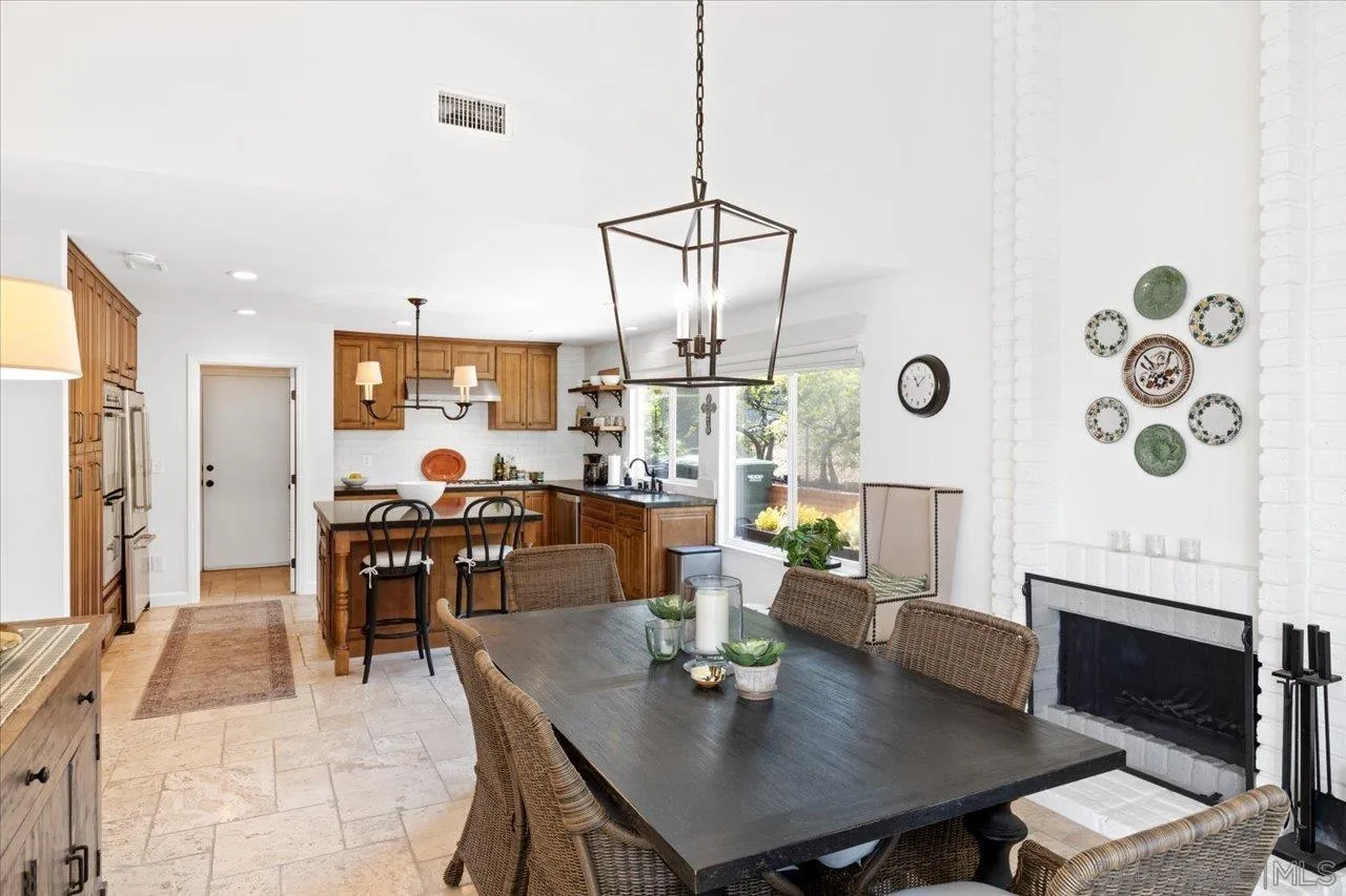 https://cdn.realtyfeed.com/cdn/127/250035452/1b001b4b2697aeba9f52cbe9490b4ba0.webp