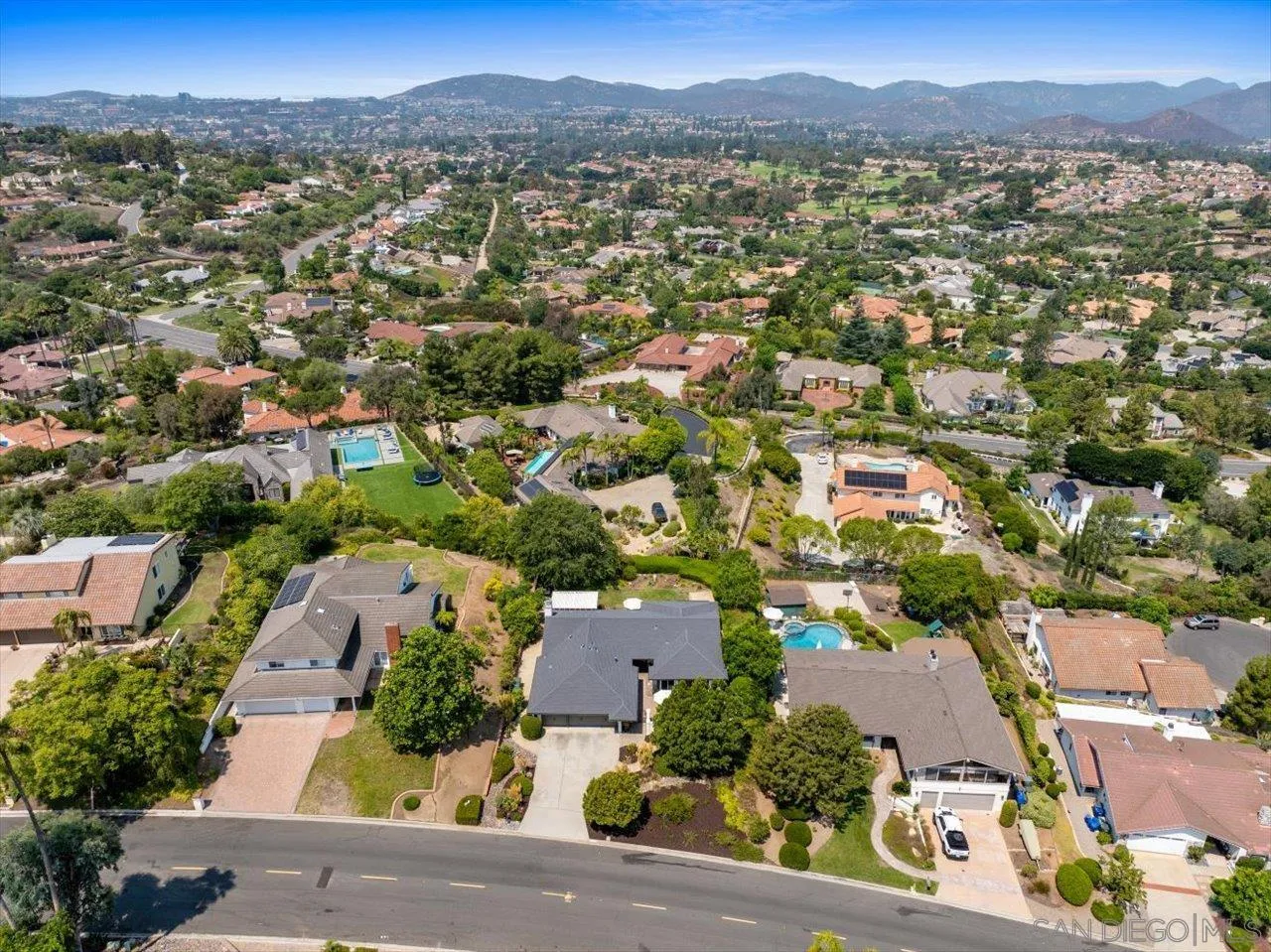 https://cdn.realtyfeed.com/cdn/127/250035452/2c6770c9cc67b74eba0e031c7b5cc80a.webp