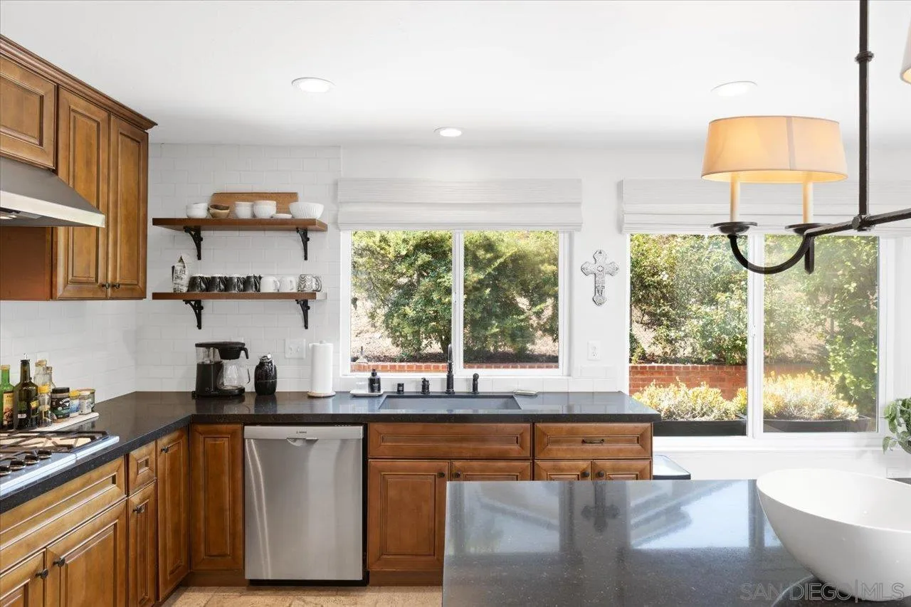 https://cdn.realtyfeed.com/cdn/127/250035452/6d54e075603ed67db4c9794f8abcf2ea.webp