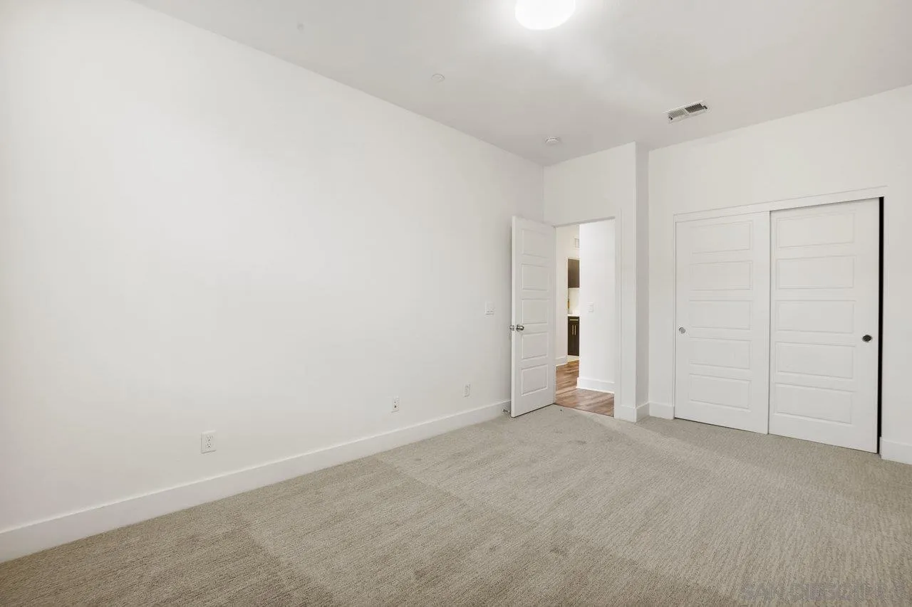 Photo #12: 250035467 Listing: Photo #12
