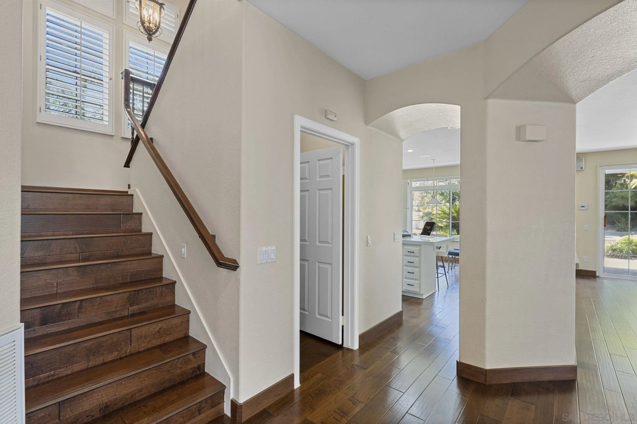 https://cdn.realtyfeed.com/cdn/127/250035476/0ad4c98c3a7427fc5968a5407b94aecb.webp