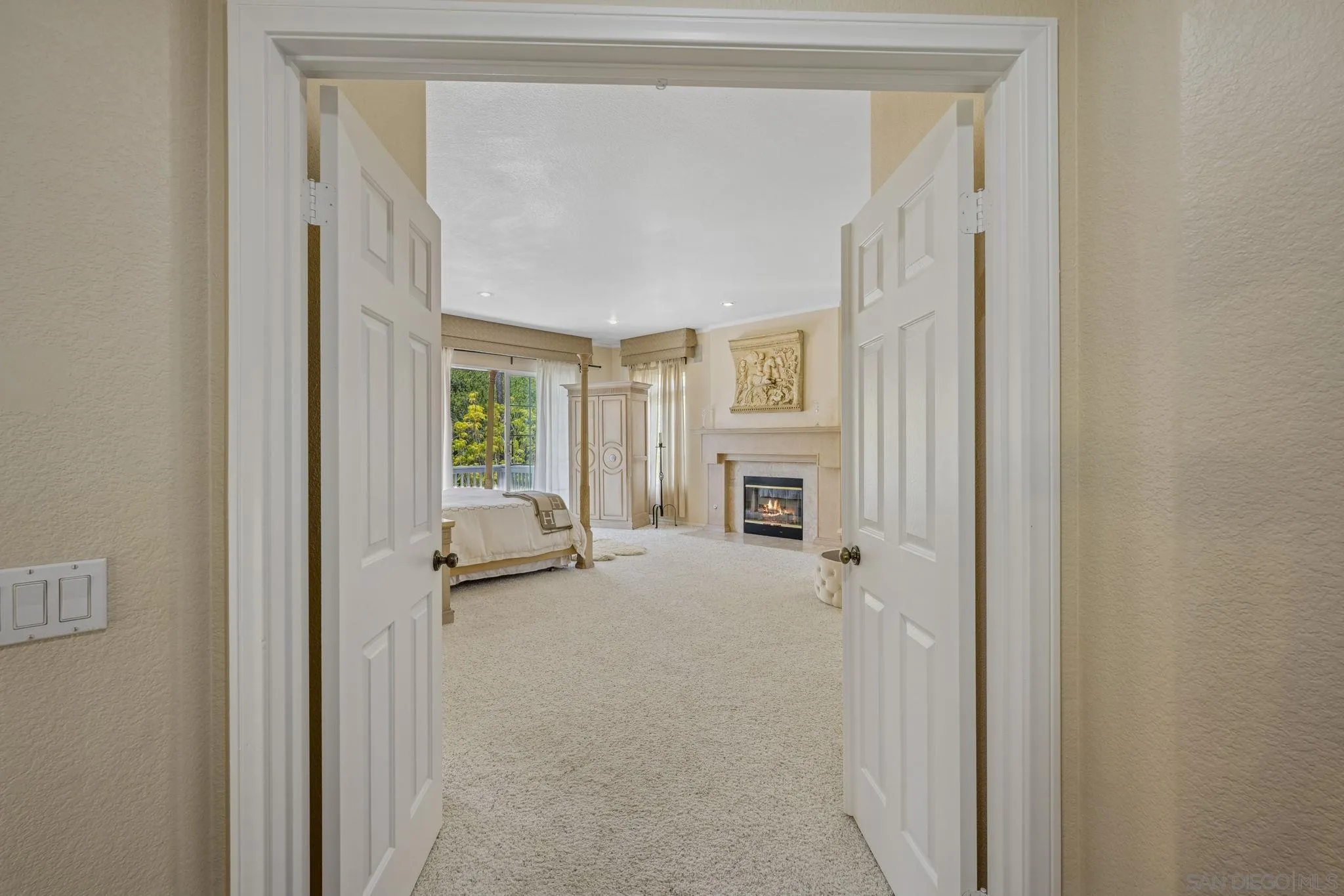 https://cdn.realtyfeed.com/cdn/127/250035476/1d5f6fcba8dd1e43fe15ea034723a549.webp