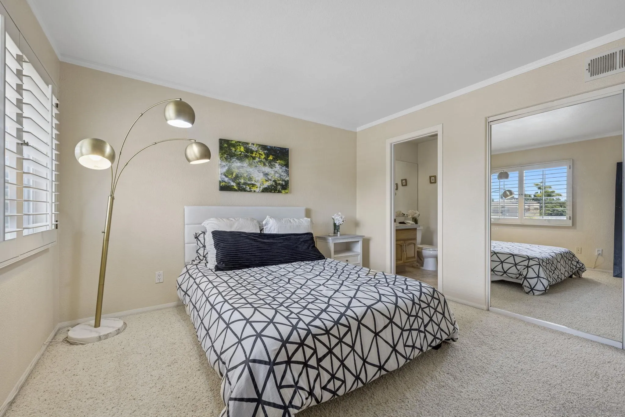 https://cdn.realtyfeed.com/cdn/127/250035476/34349ad773a08e24a1a1b044bb7c6ce4.webp