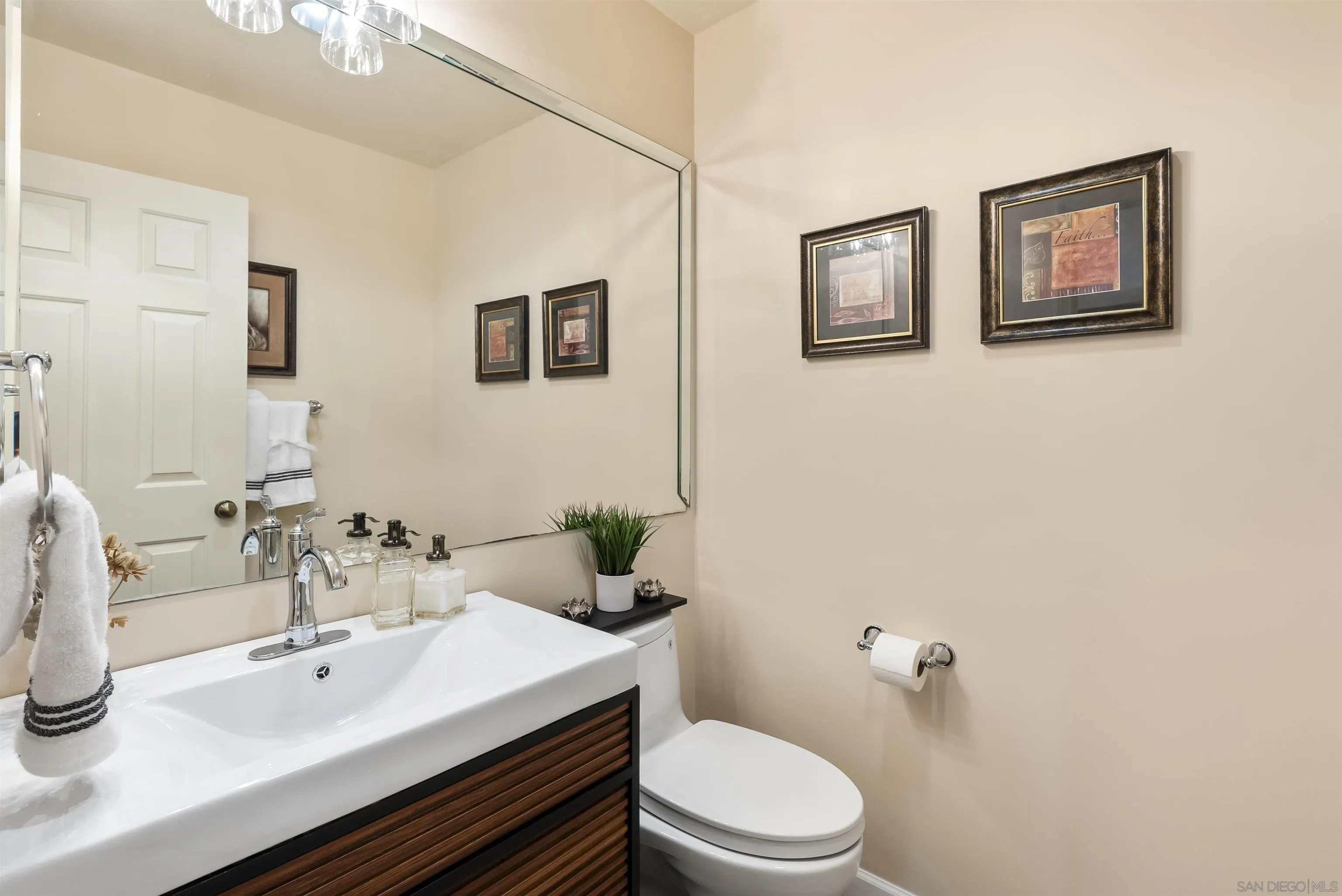 https://cdn.realtyfeed.com/cdn/127/250035476/99e0d9264bf4720d2a3608f683ef4930.webp