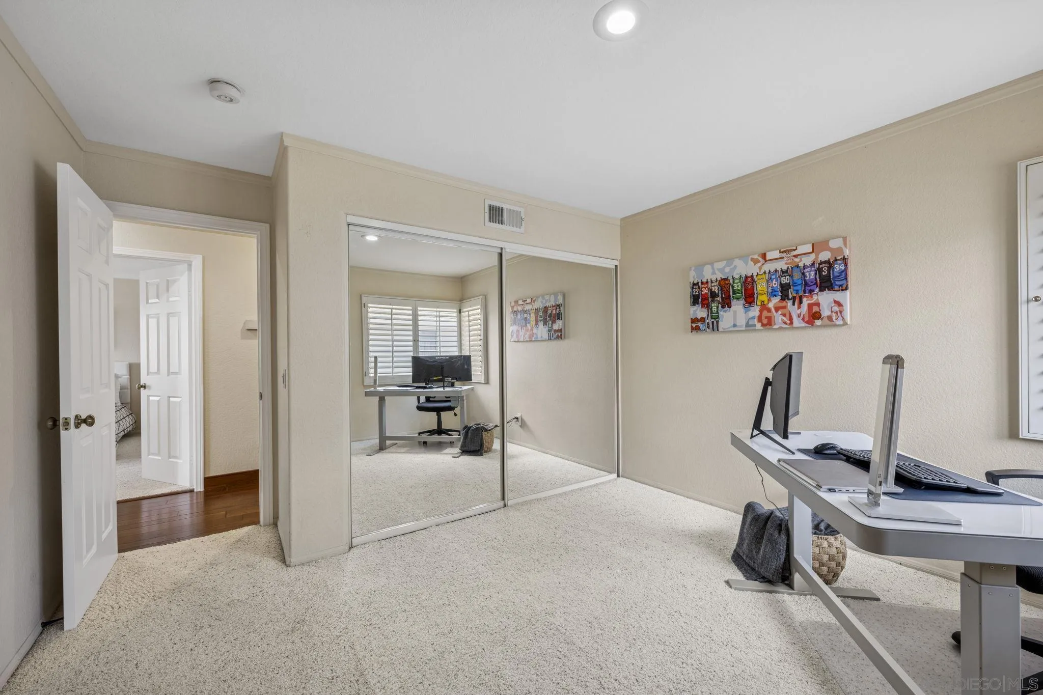https://cdn.realtyfeed.com/cdn/127/250035476/b9bccba718afa75fd7c91c59f096b60e.webp