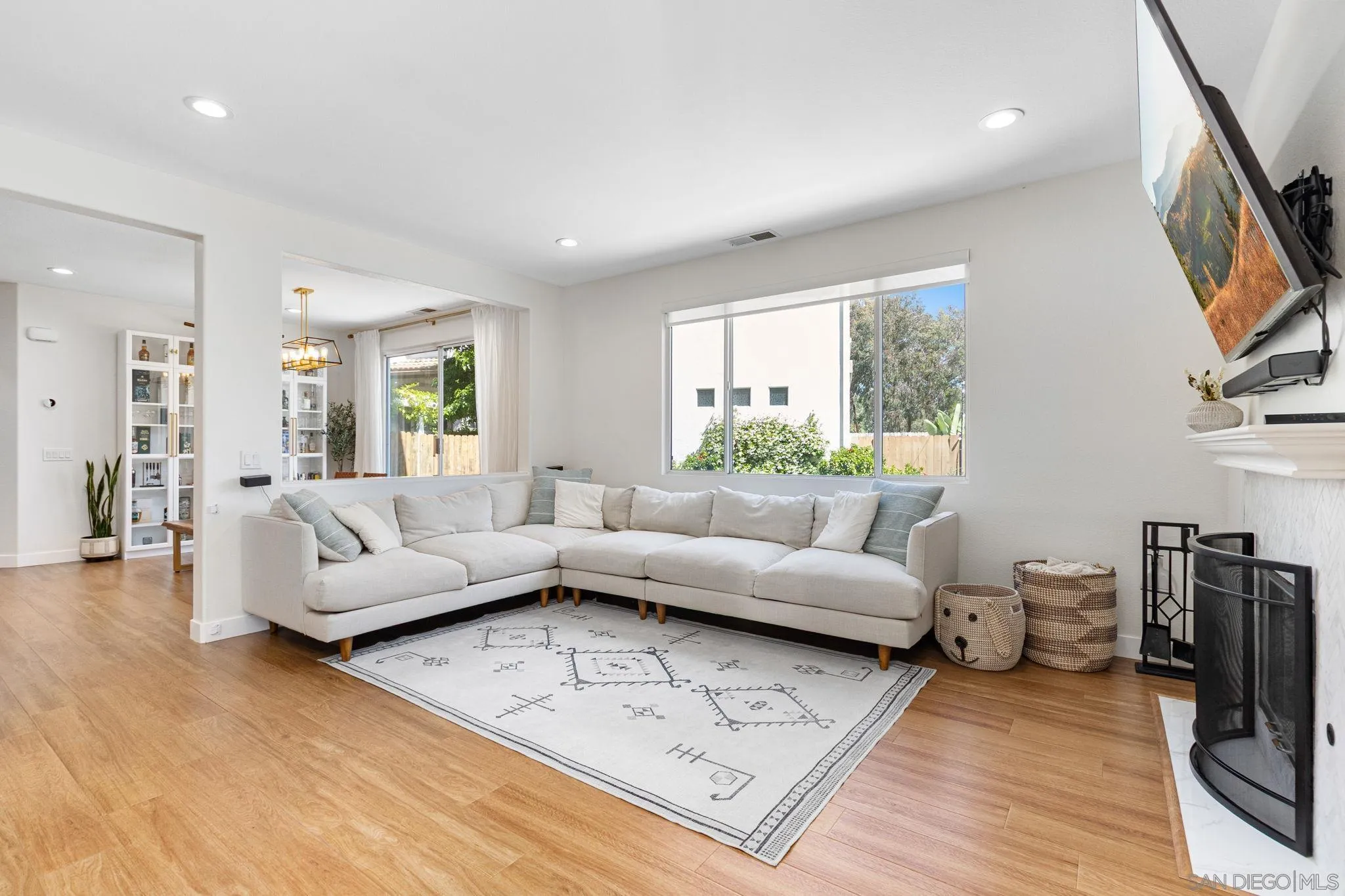 https://cdn.realtyfeed.com/cdn/127/250035498/017beb0772f551ea09c3ad29212c1c82.webp