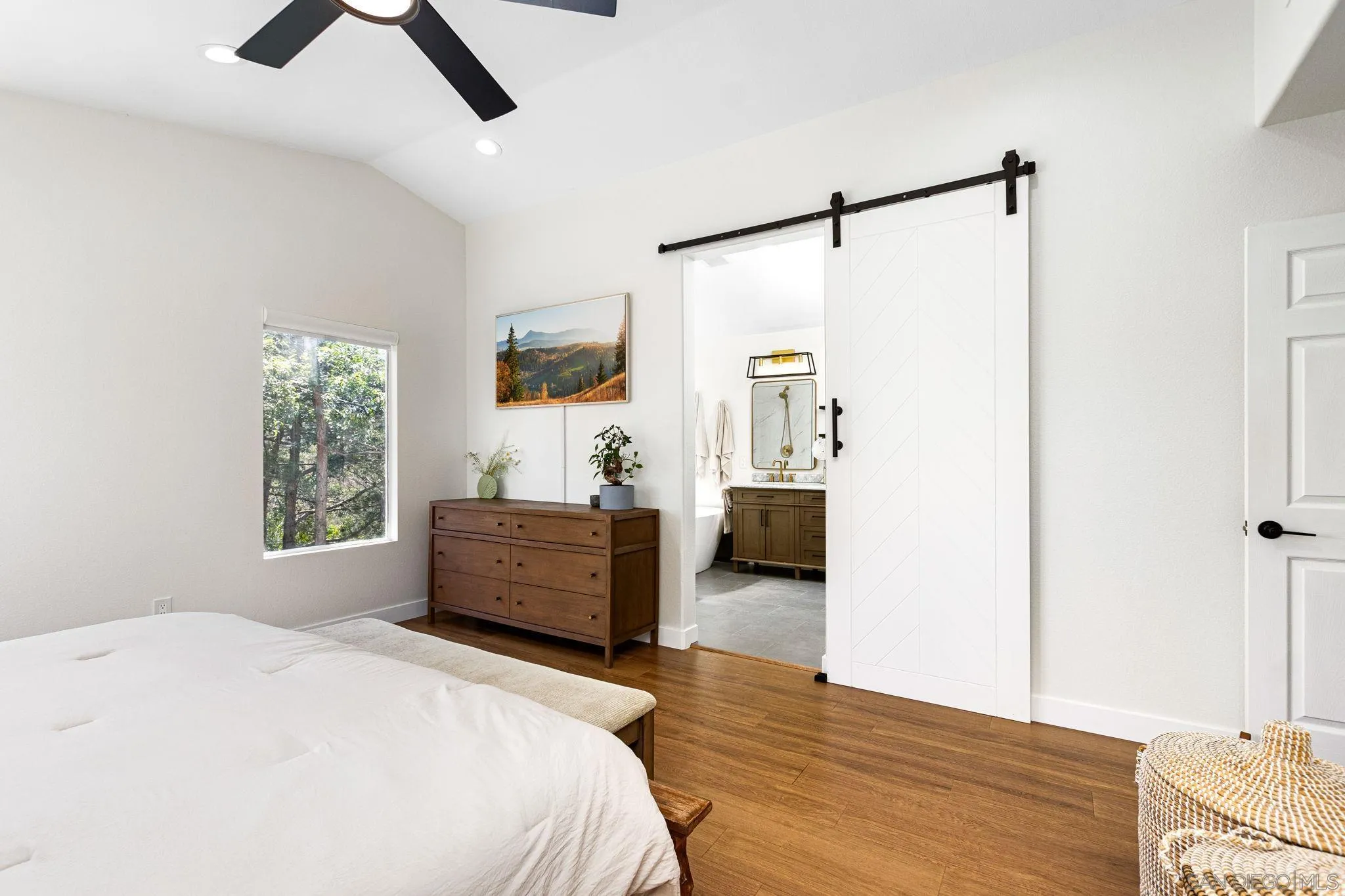 https://cdn.realtyfeed.com/cdn/127/250035498/402db0bf3f223af8e8e4a485a961fc29.webp